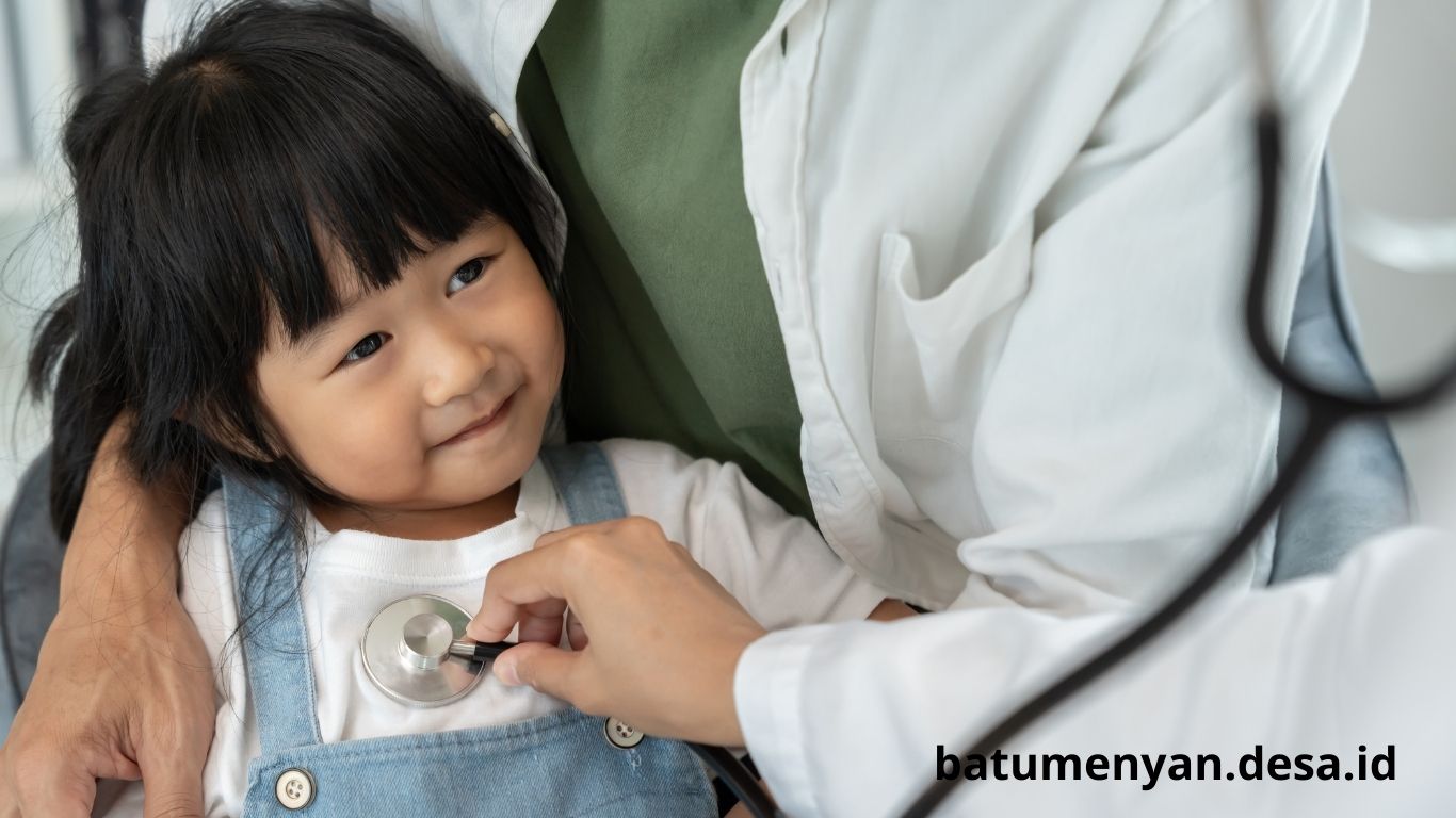 Tips Membawa Bayi ke Posyandu Agar Nyaman