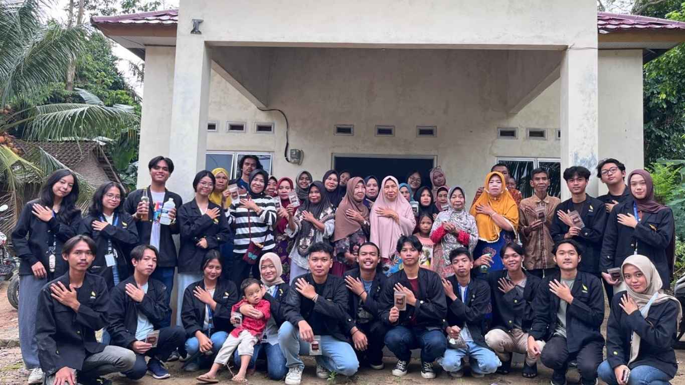 Mahasiswa KKN Tematik Kelompok 45 ITERA Kembangkan Teh Kakao dari Kulit Ari Biji Kakao di Desa Batu Menyan