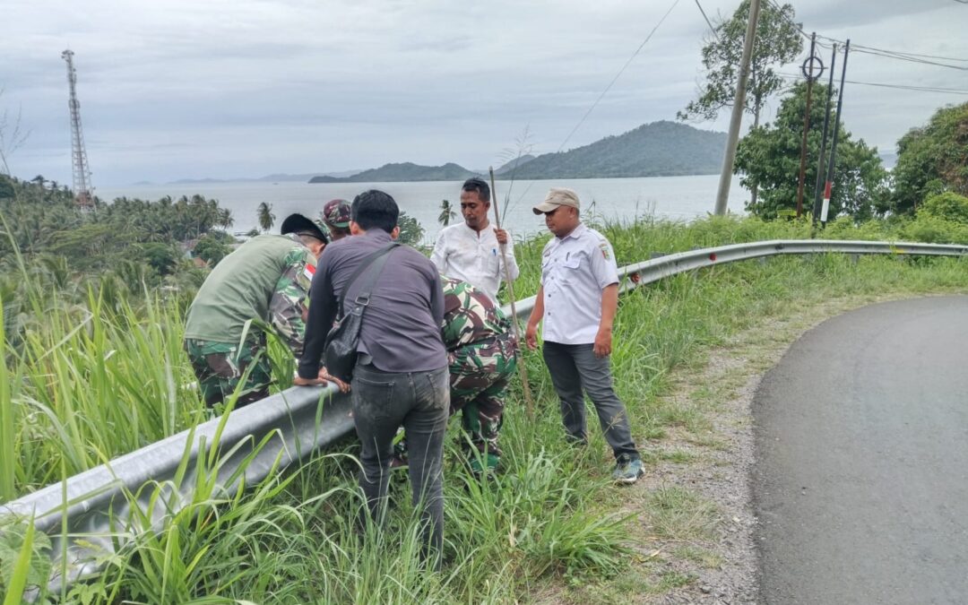 Antisipasi Cuaca Ekstrem, Pemerintah Desa Batu Menyan dan Yonif 7 Marinir Persiapkan Jalur Evakuasi untuk Masyarakat Ketapang Barat dan Timur