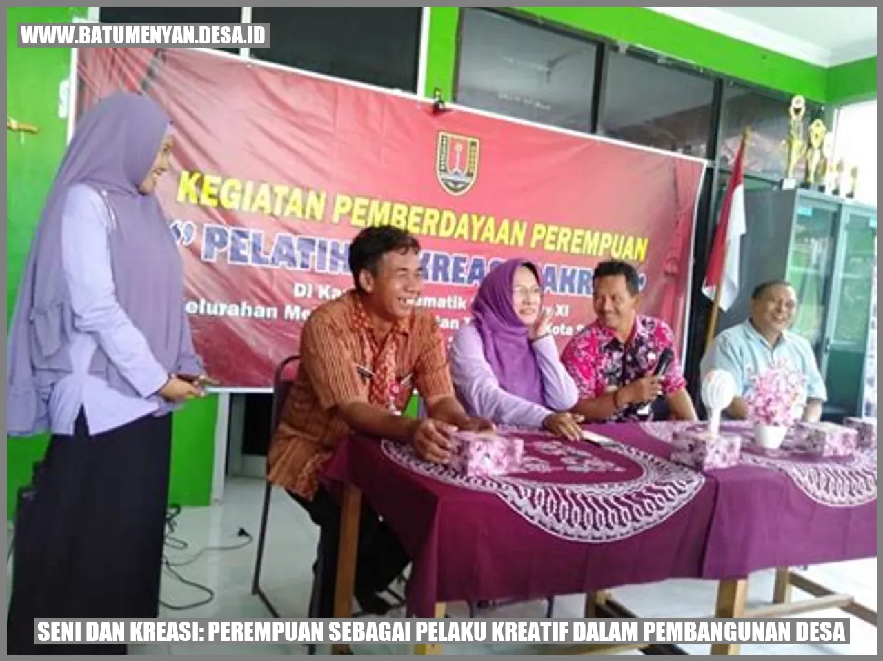 Seni dan Kreasi: Perempuan sebagai Pelaku Kreatif dalam Pembangunan Desa